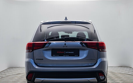 Mitsubishi Outlander III рестайлинг 3, 2017 год, 1 995 000 рублей, 5 фотография