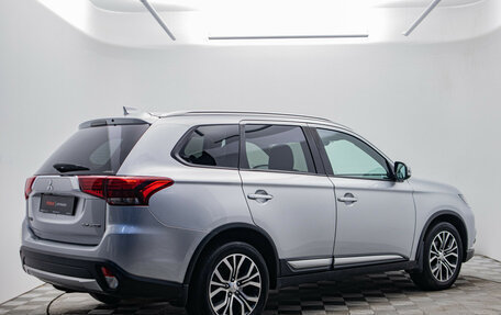 Mitsubishi Outlander III рестайлинг 3, 2017 год, 1 995 000 рублей, 6 фотография