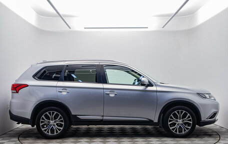 Mitsubishi Outlander III рестайлинг 3, 2017 год, 1 995 000 рублей, 7 фотография