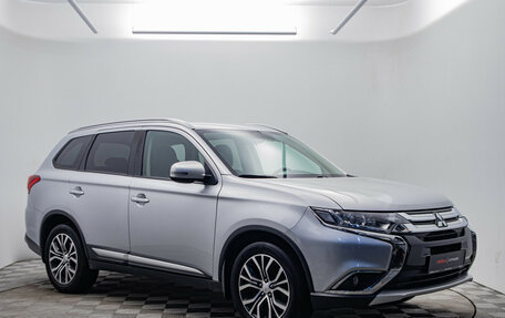 Mitsubishi Outlander III рестайлинг 3, 2017 год, 1 995 000 рублей, 8 фотография