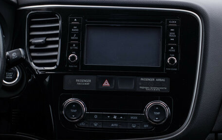 Mitsubishi Outlander III рестайлинг 3, 2017 год, 1 995 000 рублей, 15 фотография