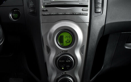 Toyota Yaris III рестайлинг, 2007 год, 439 000 рублей, 18 фотография