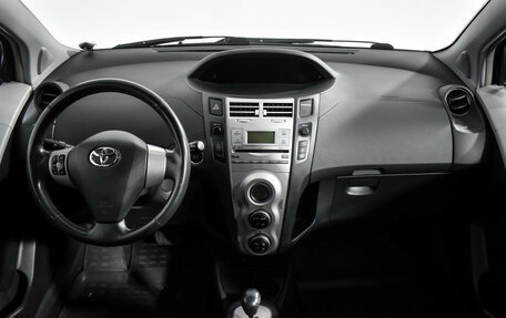 Toyota Yaris III рестайлинг, 2007 год, 439 000 рублей, 15 фотография