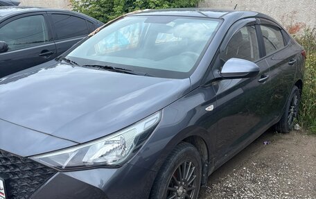 Hyundai Solaris II рестайлинг, 2021 год, 850 000 рублей, 1 фотография