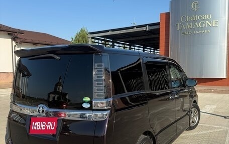 Toyota Voxy III, 2018 год, 2 250 000 рублей, 6 фотография