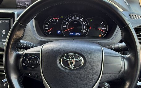 Toyota Voxy III, 2018 год, 2 250 000 рублей, 10 фотография