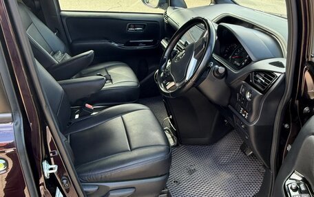 Toyota Voxy III, 2018 год, 2 250 000 рублей, 16 фотография