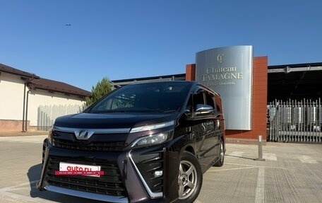 Toyota Voxy III, 2018 год, 2 250 000 рублей, 8 фотография