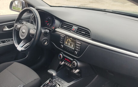 KIA Rio IV, 2018 год, 22 фотография