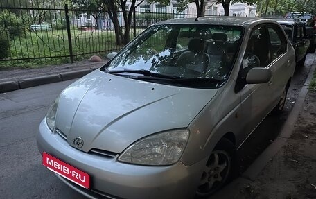 Toyota Prius IV XW50, 2002 год, 380 000 рублей, 2 фотография