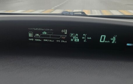 Toyota Prius, 2012 год, 895 000 рублей, 8 фотография