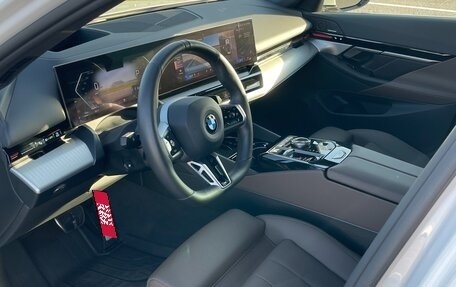 BMW 5 серия, 2023 год, 6 150 000 рублей, 10 фотография