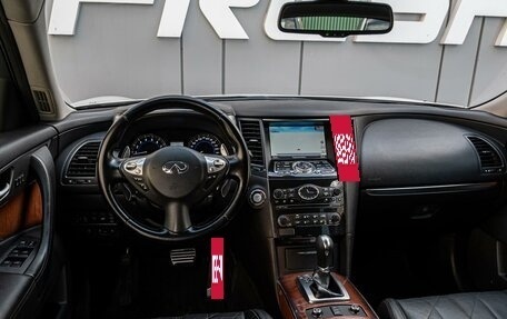 Infiniti QX70, 2014 год, 2 150 000 рублей, 6 фотография
