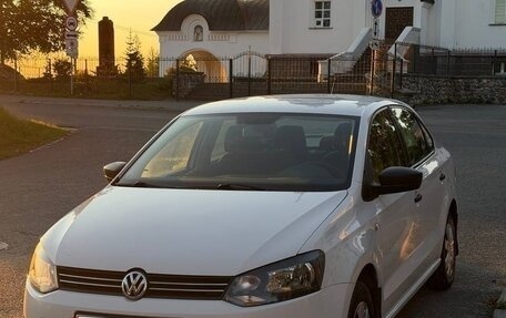 Volkswagen Polo VI (EU Market), 2011 год, 750 000 рублей, 2 фотография