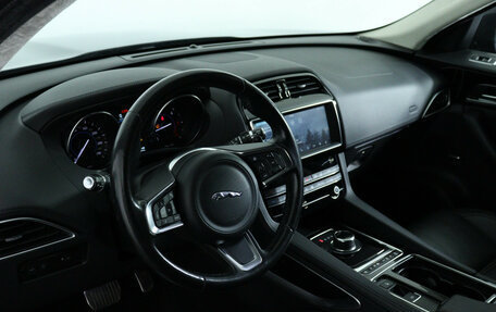 Jaguar F-Pace, 2019 год, 2 740 000 рублей, 14 фотография