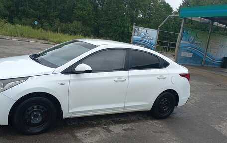 Hyundai Solaris II рестайлинг, 2019 год, 680 000 рублей, 1 фотография