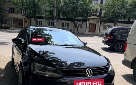 Volkswagen Jetta VI, 2013 год, 950 000 рублей, 1 фотография