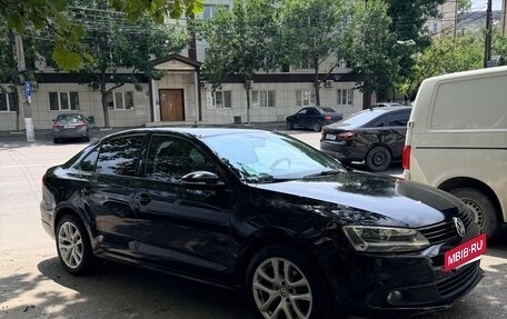 Volkswagen Jetta VI, 2013 год, 950 000 рублей, 2 фотография