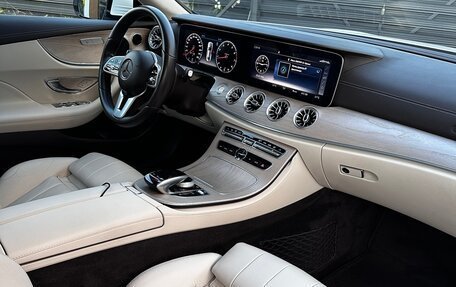 Mercedes-Benz E-Класс, 2018 год, 3 750 000 рублей, 10 фотография