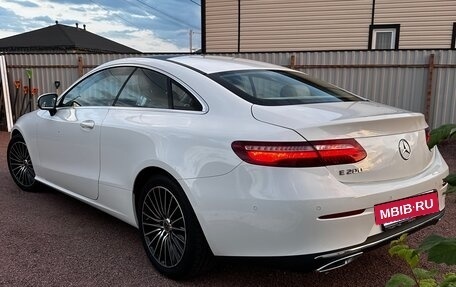 Mercedes-Benz E-Класс, 2018 год, 3 750 000 рублей, 4 фотография
