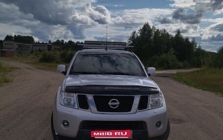 Nissan Navara (Frontier), 2011 год, 2 000 000 рублей, 2 фотография