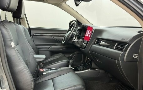 Mitsubishi Outlander III рестайлинг 3, 2017 год, 2 720 000 рублей, 15 фотография