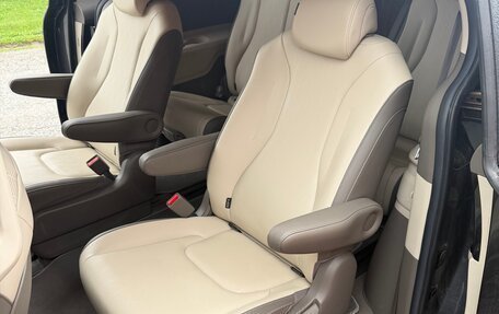 KIA Carnival, 2021 год, 1 880 000 рублей, 9 фотография