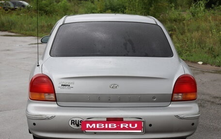 Hyundai Sonata IV рестайлинг, 2001 год, 520 000 рублей, 5 фотография