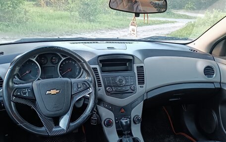Chevrolet Cruze II, 2011 год, 555 000 рублей, 8 фотография