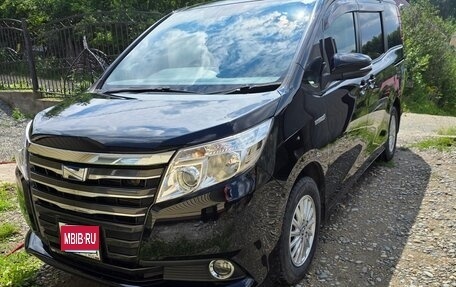 Toyota Noah III, 2017 год, 1 950 000 рублей, 1 фотография