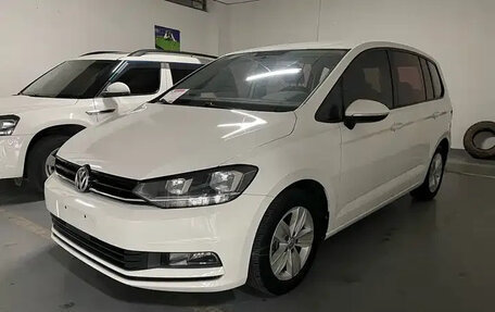 Volkswagen Touran III, 2018 год, 1 332 000 рублей, 4 фотография