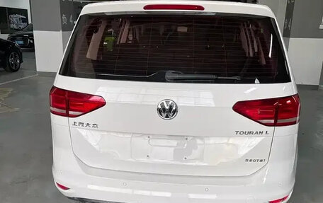 Volkswagen Touran III, 2018 год, 1 332 000 рублей, 2 фотография