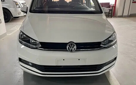 Volkswagen Touran III, 2018 год, 1 332 000 рублей, 5 фотография