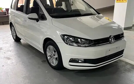 Volkswagen Touran III, 2018 год, 1 332 000 рублей, 6 фотография