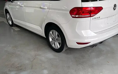 Volkswagen Touran III, 2018 год, 1 332 000 рублей, 9 фотография