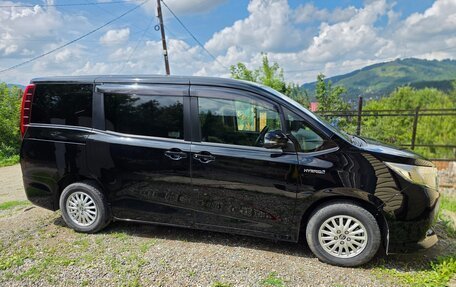 Toyota Noah III, 2017 год, 1 950 000 рублей, 6 фотография