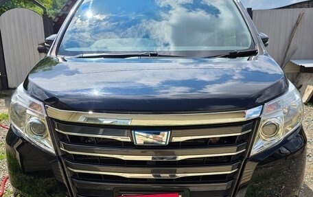 Toyota Noah III, 2017 год, 1 950 000 рублей, 2 фотография