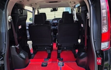Toyota Noah III, 2017 год, 1 950 000 рублей, 13 фотография
