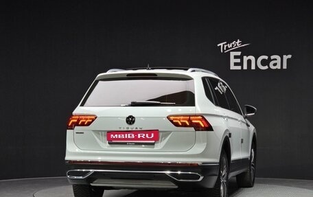 Volkswagen Tiguan II, 2023 год, 2 816 000 рублей, 4 фотография