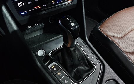 Volkswagen Tiguan II, 2023 год, 2 816 000 рублей, 10 фотография