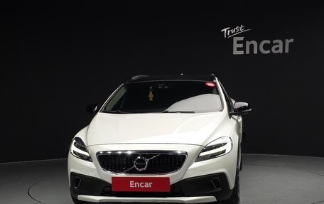 Volvo V40 Cross Country I, 2019 год, 1 450 000 рублей, 3 фотография
