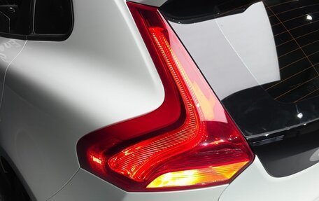 Volvo V40 Cross Country I, 2019 год, 1 450 000 рублей, 31 фотография