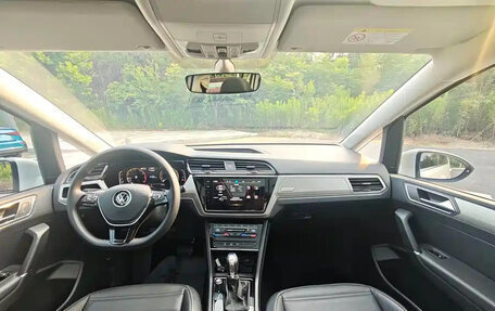 Volkswagen Touran III, 2023 год, 1 860 177 рублей, 8 фотография