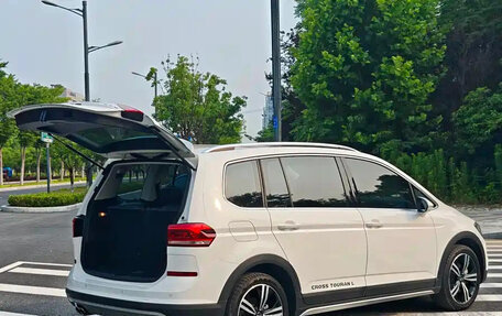 Volkswagen Touran III, 2023 год, 1 860 177 рублей, 4 фотография