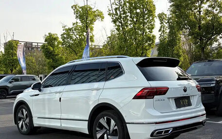 Volkswagen Tiguan II, 2023 год, 2 570 177 рублей, 4 фотография