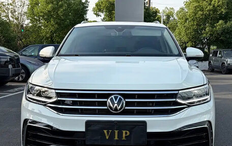 Volkswagen Tiguan II, 2023 год, 2 570 177 рублей, 2 фотография