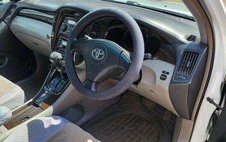 Toyota Kluger I, 2002 год, 750 000 рублей, 8 фотография