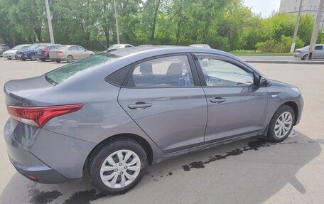 Hyundai Solaris II рестайлинг, 2022 год, 1 300 000 рублей, 2 фотография