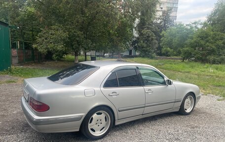 Mercedes-Benz E-Класс, 1999 год, 650 000 рублей, 1 фотография