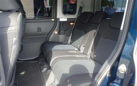 Toyota Roomy I, 2023 год, 1 050 000 рублей, 19 фотография